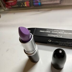 MAC Cosmetics Amplified Creme Lipstick in Lured In BNIB